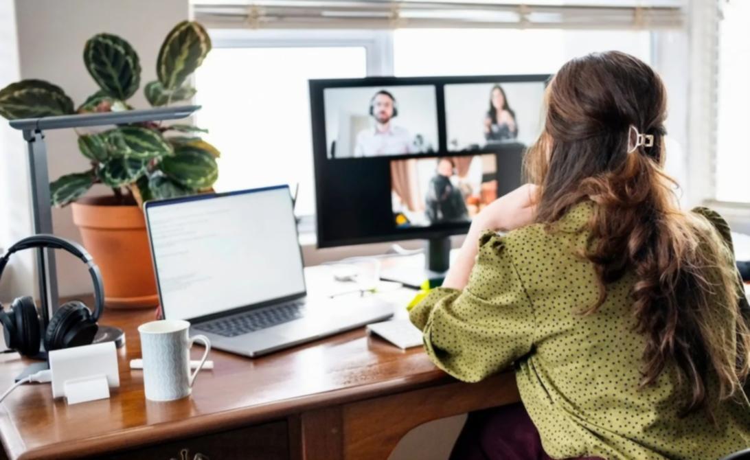 Graphiques financiers et analyse de marché sur écran d'ordinateur